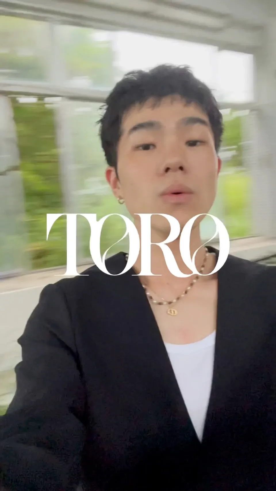 TORO「花 (HANA)」OUT NOW 💐

Music Video撮影時のオフショット🔗

そして、10/22(木)は下北沢BASEMENT BARにて自主企画イベントを開催。

【出演】
TORO (@torotheband)
Tyrkouaz (@tyrkouaz_dnb)
Cosmic Mauve (@cosmic.mauve)

チケットはプロフィールのリンクから🎫

10/22、ぜひ遊びに来てください。
ご来場お待ちしております。

#TOROTHEBAND #花 #HANA #MusicVideo #オルタナティブロック